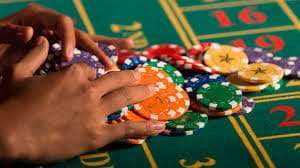 slotomania Live Casino ကစားနည်း အဆင့်ဆင့် mobile ဖြင့် Baccarat ကစားနေသည့်မြင်ကွင်း